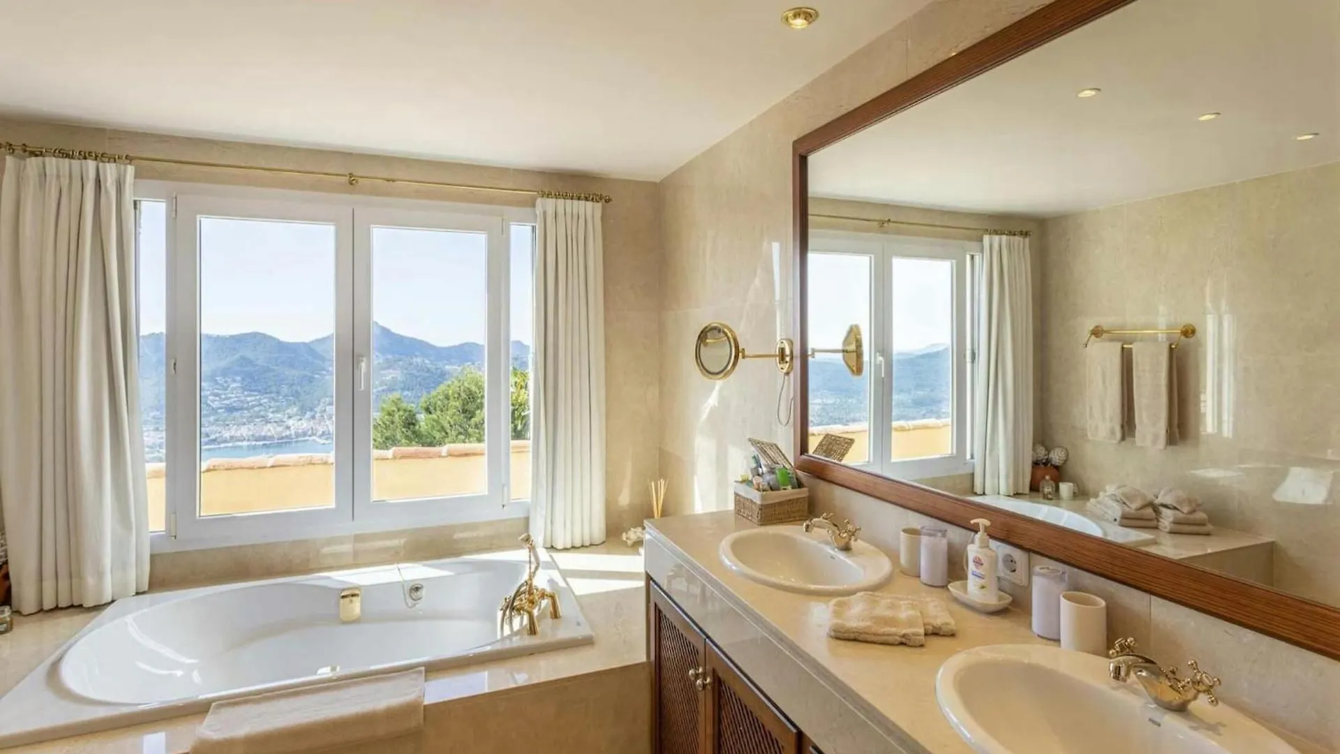 Lavish Villa With Saltwater Pool Andraitx